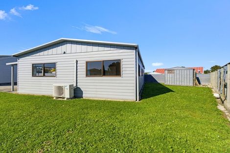 Photo of property in 26 Cumberland Place, Kelvin Grove, Palmerston North, 4414