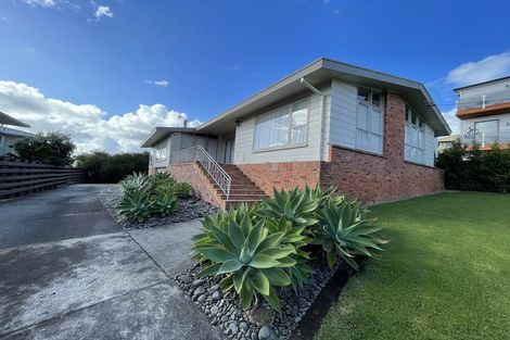 Photo of property in 9 Gilliam Street, New Lynn, Auckland, 0600