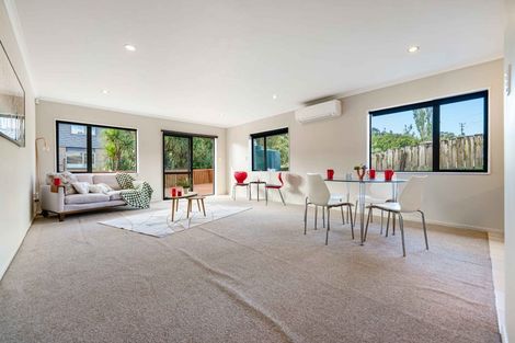 Photo of property in 19a Kelwyn Road, Kelston, Auckland, 0602