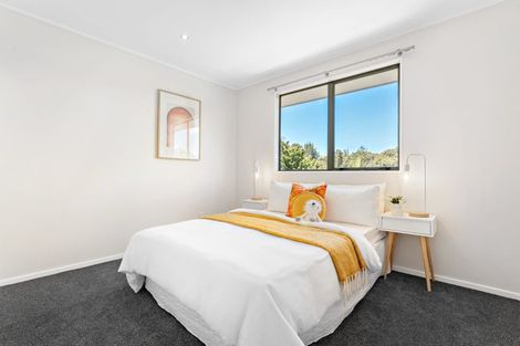 Photo of property in 2/17 Fernwood Grove, Bayview, Auckland, 0629