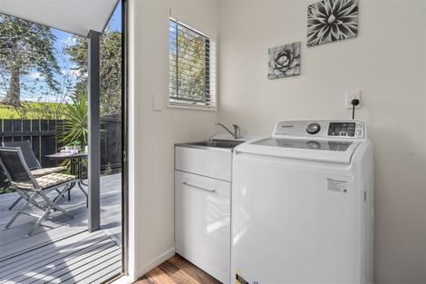 Photo of property in 23 Flaunty Place, West Harbour, Auckland, 0618