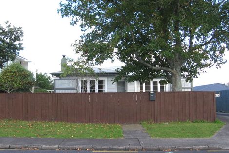 Photo of property in 42 Strid Road, Te Atatu South, Auckland, 0610