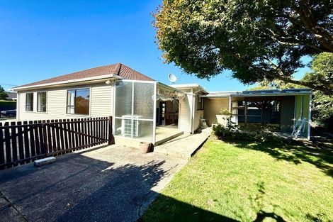 Photo of property in 52 Pitcairn Crescent, Bryndwr, Christchurch, 8053