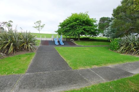 Photo of property in 23 Flaunty Place, West Harbour, Auckland, 0618