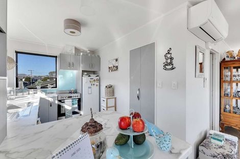 Photo of property in 2/502 Devon Street East, Strandon, New Plymouth, 4312