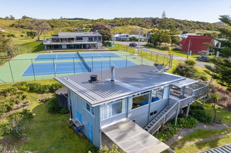 Photo of property in 90 Pinedale Crescent, Riversdale Beach, Masterton, 5872