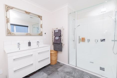 Photo of property in 33 Rochdale Drive, Churton Park, Wellington, 6037