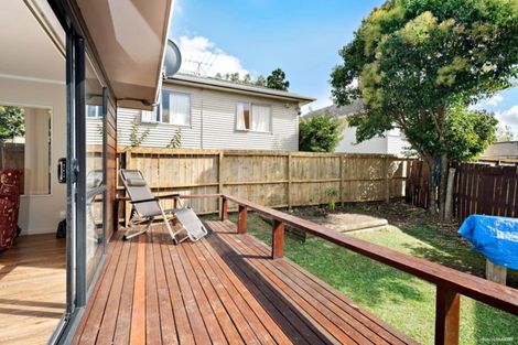 Photo of property in 2/8 Locket Road, Glenfield, Auckland, 0629