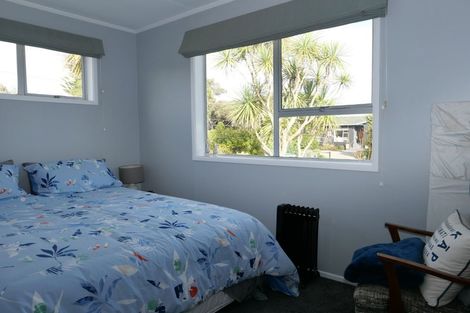Photo of property in 10 Konini Crescent, Waikanae Beach, Waikanae, 5036