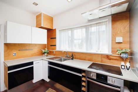 Photo of property in 210 College Street, West End, Palmerston North, 4412