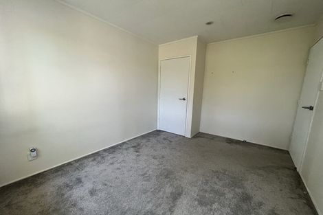 Photo of property in 31 Sunhaven Drive, Newlands, Wellington, 6037