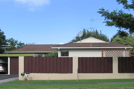 Photo of property in 2/64 Prince Regent Drive, Half Moon Bay, Auckland, 2012