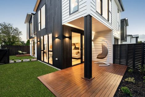 Photo of property in 8a Catalina Crescent, Forrest Hill, Auckland, 0620