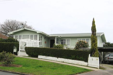 Photo of property in 7 Karaka Street, Helensville, 0800