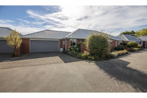 Photo of property in 2 Pentavon Lane, Avonhead, Christchurch, 8042