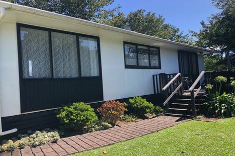 Photo of property in 2/5 Compass Place, Te Atatu Peninsula, Auckland, 0610