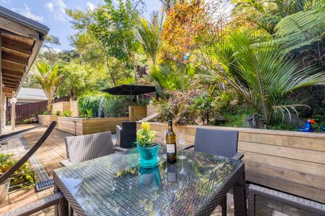 Photo of property in 33 Warner Park Avenue, Laingholm, Auckland, 0604