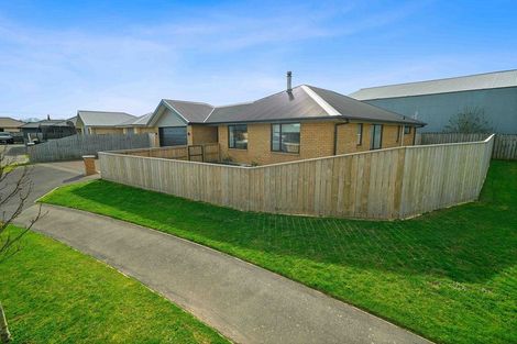 Photo of property in 19 Cressy Place, Darfield, 7510