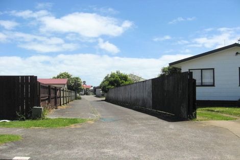 Photo of property in 23 Dungarvon Place, Clendon Park, Auckland, 2103