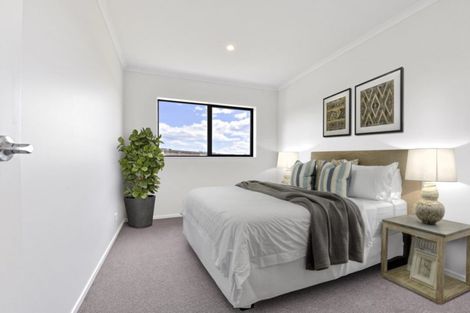 Photo of property in 10 Gilbert Hall Way, Swanson, Auckland, 0614