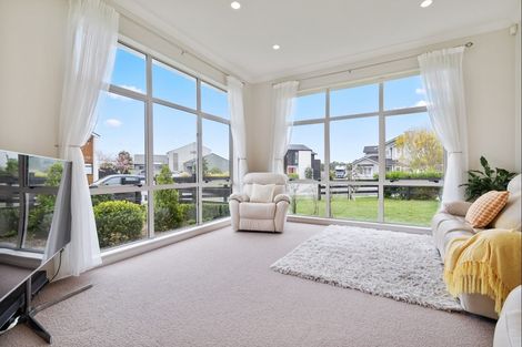 Photo of property in 32 Bayvista Drive, Karaka, Papakura, 2113