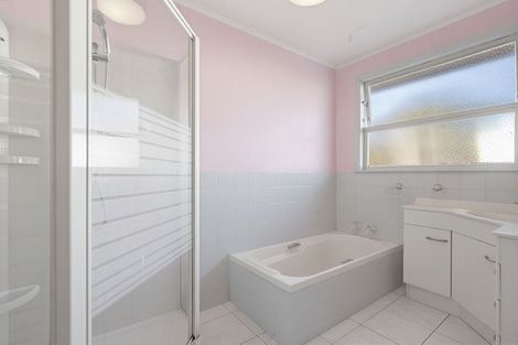 Photo of property in 31 Link Road, Newlands, Wellington, 6037