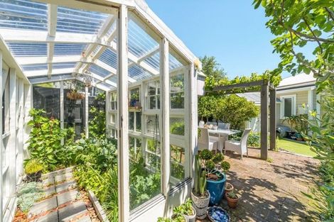 Photo of property in 127 Muritai Road, Eastbourne, Lower Hutt, 5013
