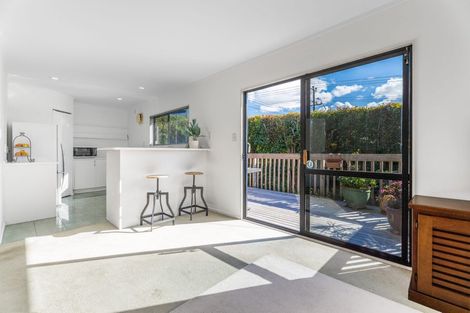 Photo of property in 2/71 Potter Avenue, Northcote, Auckland, 0627