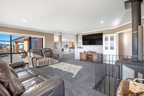 Photo of property in 10 Hardacre Place, Omarama, 9412