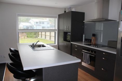 Photo of property in 2 Hull Place, Whitby, Porirua, 5024