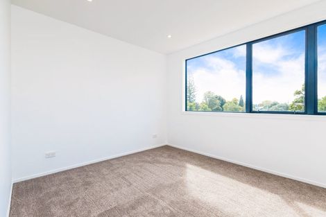 Photo of property in 9 Mokopiko Court, Beach Haven, Auckland, 0626