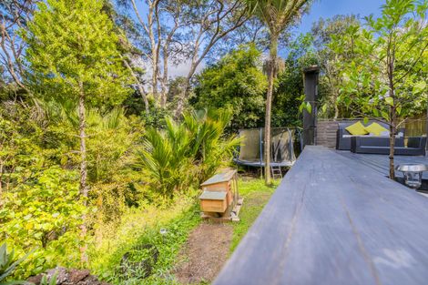 Photo of property in 33 Warner Park Avenue, Laingholm, Auckland, 0604