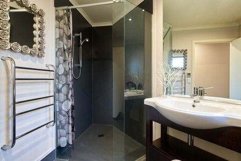 Photo of property in 30 Lowther Place, Taradale, Napier, 4112