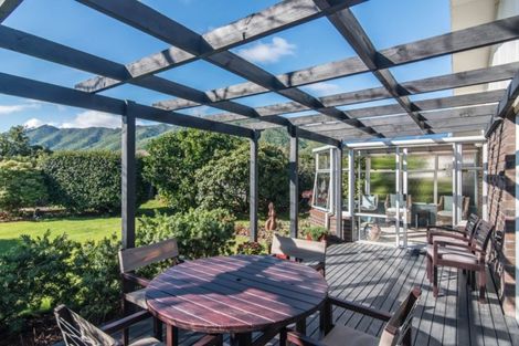 Photo of property in 3 Rewarewa Crescent, Waikanae, 5036
