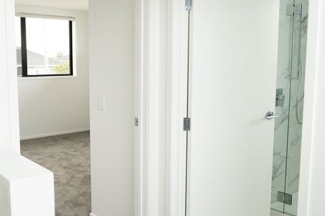 Photo of property in 52a Vodanovich Road, Te Atatu South, Auckland, 0610