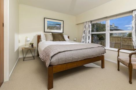 Photo of property in 3/38 Old Lake Road, Narrow Neck, Auckland, 0624