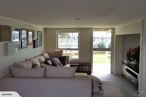 Photo of property in 31 Moffat Road, Red Beach, 0932