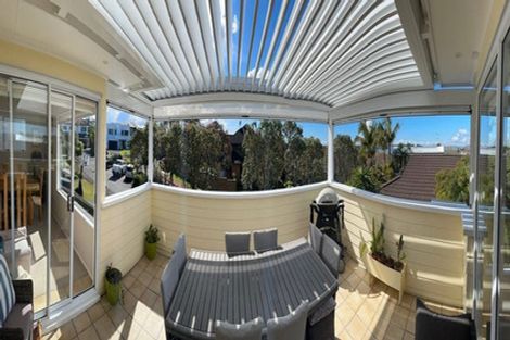 Photo of property in 2/10 Javelin Place, West Harbour, Auckland, 0618