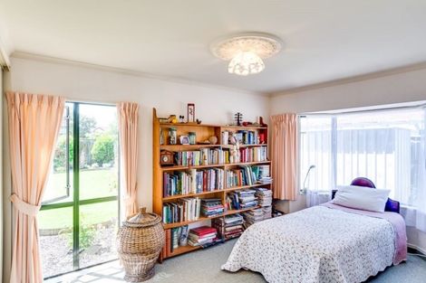 Photo of property in 10 Knightsbridge Place, Taradale, Napier, 4112