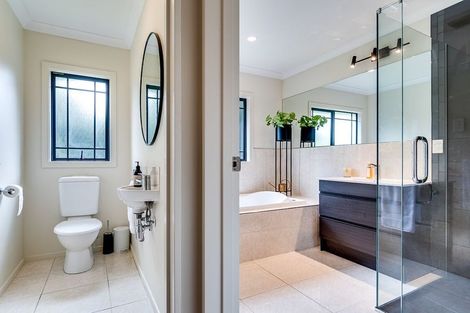 Photo of property in 1 Delta Mews Place, Clive, 4102