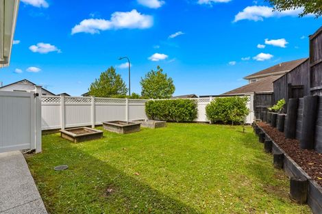 Photo of property in 21 Edgewater Drive, Karaka, Papakura, 2113