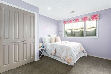 Photo of property in 5 Tongariro Drive, Aotea, Porirua, 5024