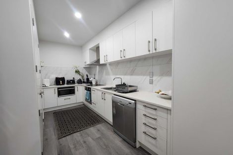 Photo of property in 8b Carlos Drive, Flat Bush, Auckland, 2016