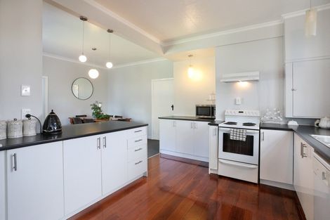 Photo of property in 16 Oxford Street, Marton, 4710