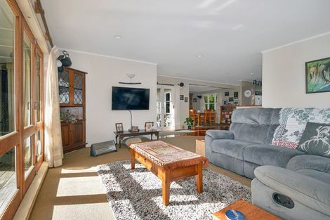 Photo of property in 8 Hobsonville Road, West Harbour, Auckland, 0618