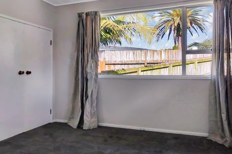 Photo of property in 18 Solar Road, Glen Eden, Auckland, 0602
