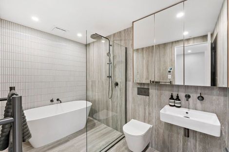 Photo of property in 21a Arahia Street, Northcote, Auckland, 0627