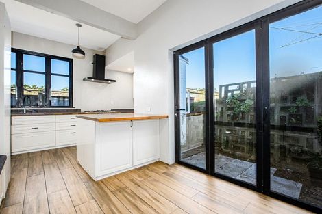 Photo of property in 15 Connaught Terrace, Brooklyn, Wellington, 6021