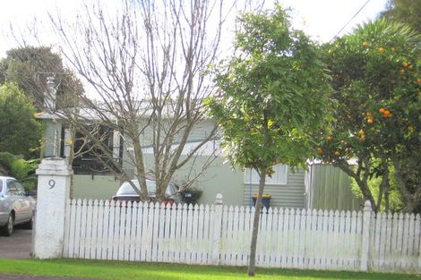Photo of property in 9 Taipari Road, Te Atatu Peninsula, Auckland, 0610