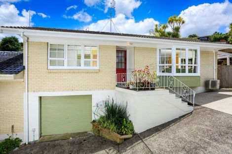 Photo of property in 2/28 Sovereign Place, Glenfield, Auckland, 0629